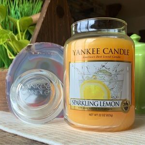 “Sparkling Lemon” Yankee Candle (22oz) 🍋